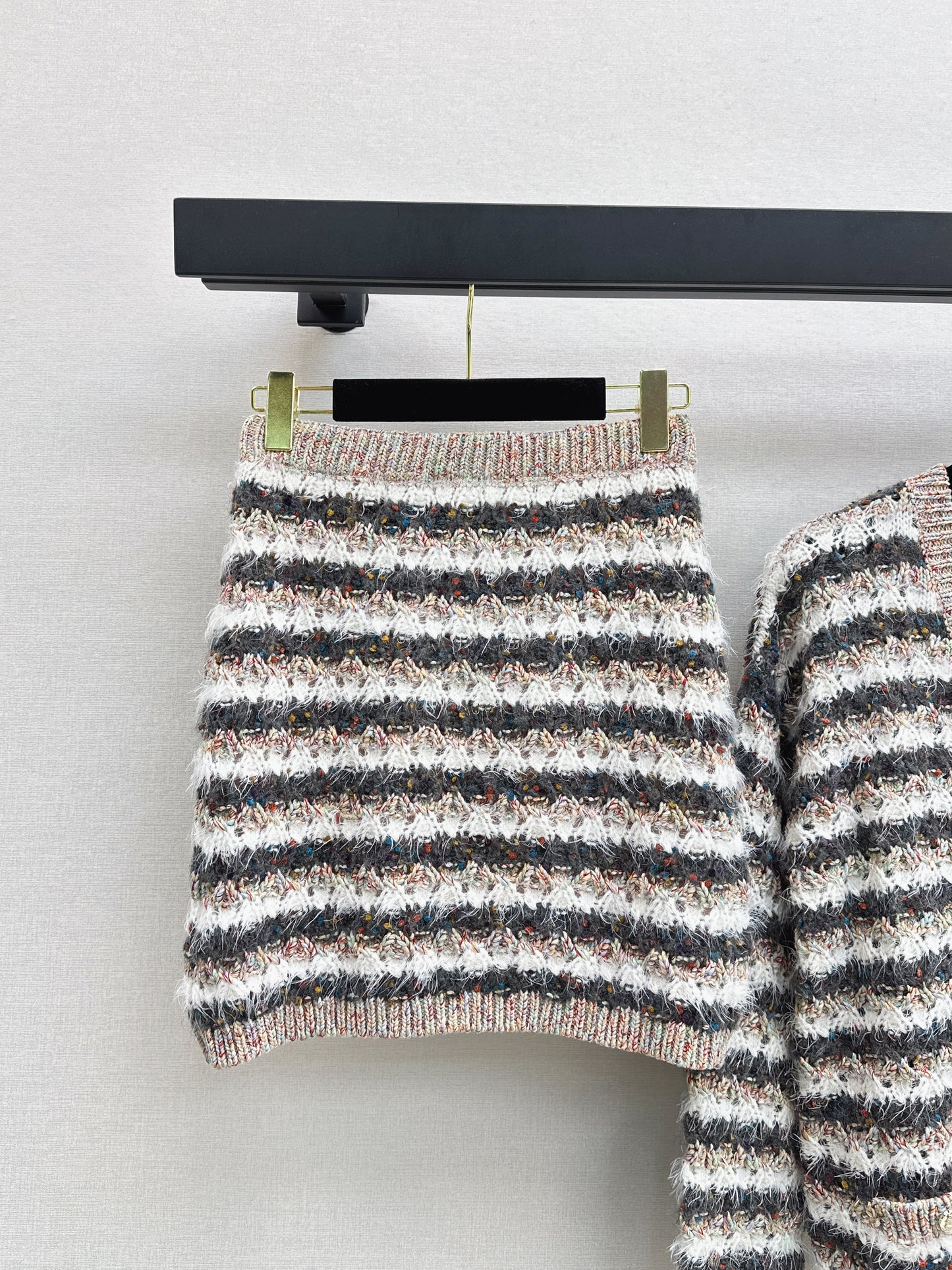 25fw new striped knitted cardigan + hip skirt suit