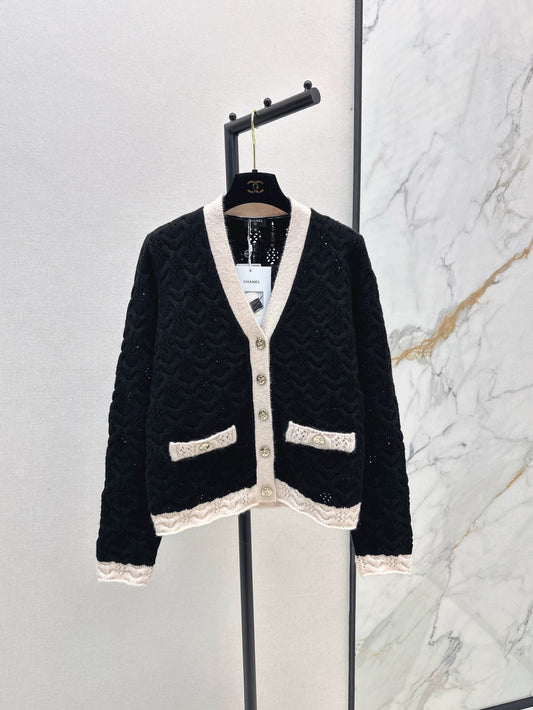 25 new V-neckKnitted cardigan